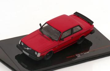 Volvo 242 Custom 1980 Rood Schaal 1/43 Ixo Models IXOCLC549N beschikbaar voor biedingen