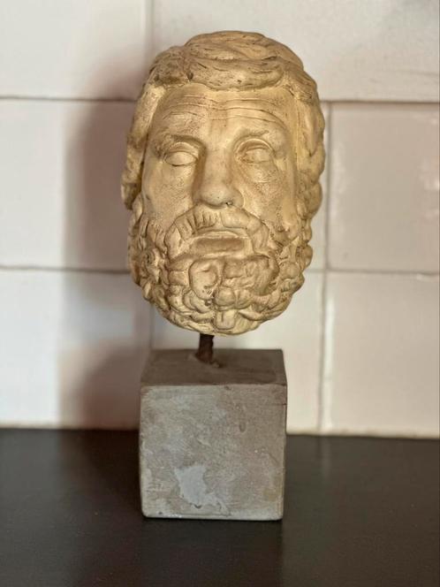 Klassieke Buste op Beton Sokkel – Antiek Geïnspireerd, Antiek en Kunst, Kunst | Beelden en Houtsnijwerken, Ophalen of Verzenden