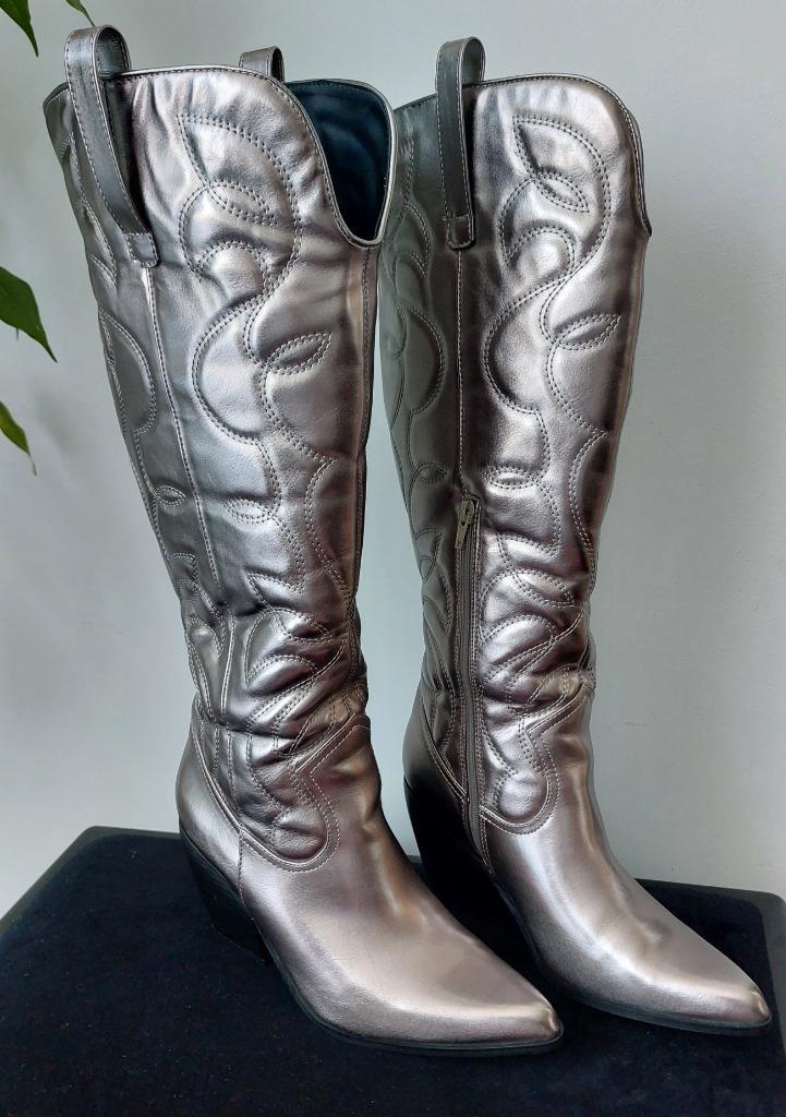 Zilverkleurige Cowboylaarzen MAAT 40, Kleding | Dames, Schoenen, Zo goed als nieuw, Hoge laarzen, Overige kleuren, Ophalen of Verzenden