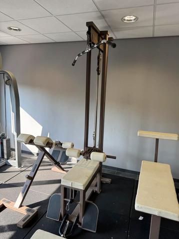 Pulley Station + Hyperextension + Core Bankjes + Dip Station beschikbaar voor biedingen