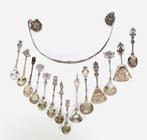 203. Zilveren tasbeugel, theelepels en suikerscheppen, Antiek en Kunst, Antiek | Goud en Zilver, Ophalen of Verzenden, Zilver