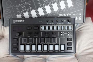 Roland AIRA Compact J-6 Chord Synth, Muziek en Instrumenten, Ophalen of Verzenden, Zo goed als nieuw, Roland