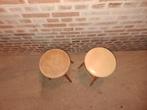 twee krukjes vintage jaren 60 (hout en leer/kunststof), Huis en Inrichting, Barkrukken, Gebruikt, Hout, Ophalen of Verzenden, 30 tot 60 cm