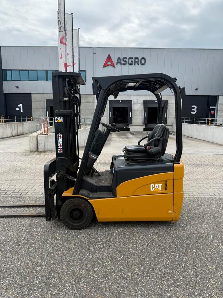 Heftruck Electr caterpillar 2008 triplo 4750, Zakelijke goederen, Machines en Bouw | Heftrucks en Intern transport, Heftruck, Elektrisch