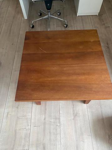 Massief houten salontafel/bijzettafel beschikbaar voor biedingen