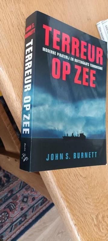 Terreur op Zee moderne piraterij en buitengaats terrorisme beschikbaar voor biedingen