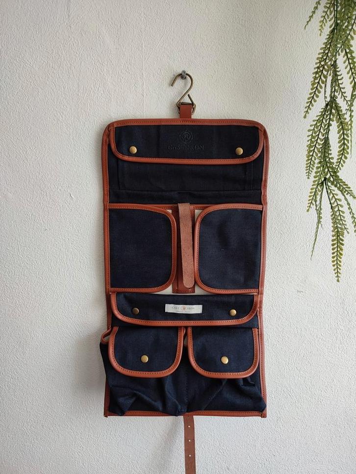 Luxe ruime toilettas Cast Iron jeans leer NIEUW Unisex Ipad, Sieraden, Tassen en Uiterlijk, Tassen | Reistassen en Weekendtassen