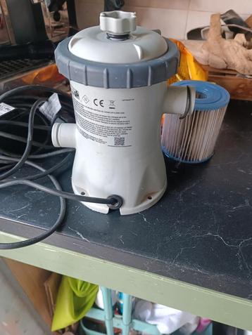 Kleine zwembad pomp beschikbaar voor biedingen