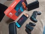 Switch V2 2019, Spelcomputers en Games, Spelcomputers | Nintendo Switch, Ophalen of Verzenden, Zo goed als nieuw, Met 2 controllers