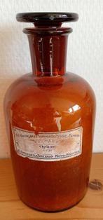 Bruin glazen stopfles met etiket ´opium´, Antiek en Kunst, Antiek | Glas en Kristal, Ophalen of Verzenden