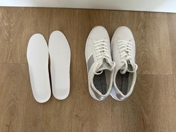 Marco Tozzi - Witte sneakers (maat 41) beschikbaar voor biedingen