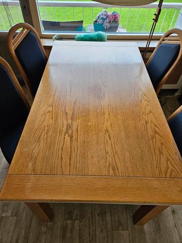 Tafel met 4 stoelen - Spanbroek beschikbaar voor biedingen