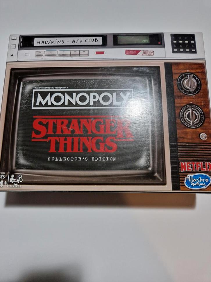 Monopoly Stranger Things Editie - Collectors Item!, Hobby en Vrije tijd, Gezelschapsspellen | Bordspellen, Zo goed als nieuw, Drie of vier spelers