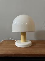 Space age mushroom tafellampje, vintage design Guzzini lamp, Huis en Inrichting, Lampen | Tafellampen, Minder dan 50 cm, Metaal