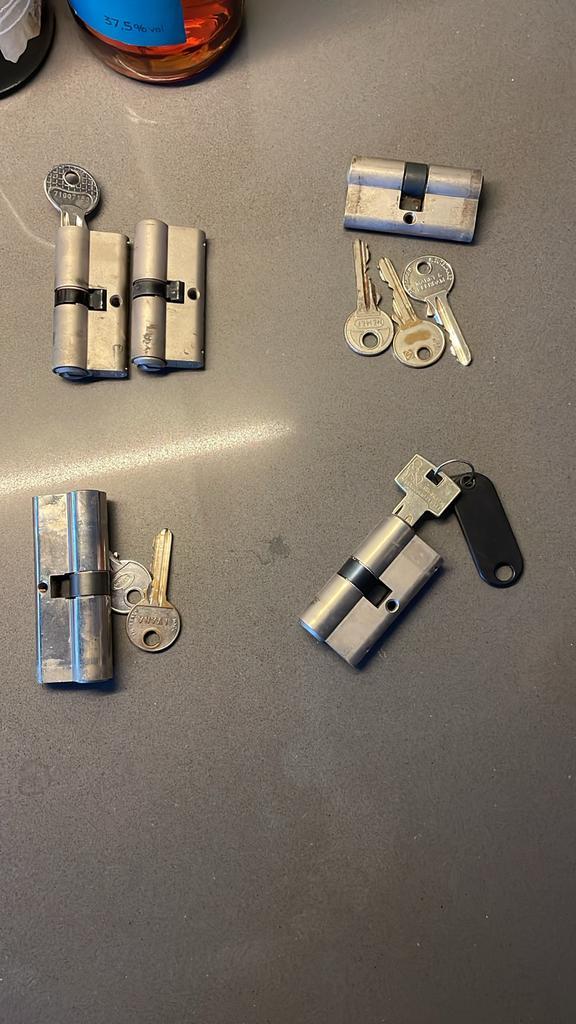 Diverse sloten met sleutels - Partij, Doe-het-zelf en Verbouw, Hang- en Sluitwerk, Gebruikt, Slot, Overige materialen, Ophalen