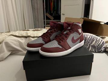 Nike Air Jordan 1 Mid Cherrywood Red - 42 beschikbaar voor biedingen