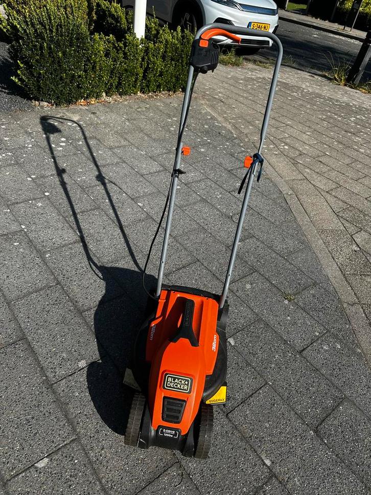 Black & Decker Elektrische Grasmaaier, Tuin en Terras, Grasmaaiers, Gebruikt, Elektrische grasmaaier, 30 t/m 39 cm, Cirkelmaaier
