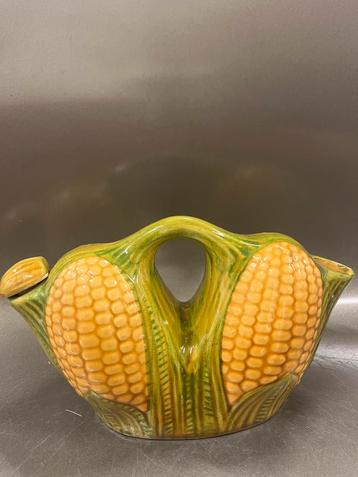 Vintage mais olie en azijn stel met kurk beschikbaar voor biedingen