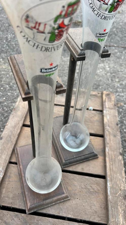 Set van 2 Heineken Coach Driver’s glazen mt houten standaard, Verzamelen, Glas en Borrelglaasjes, Zo goed als nieuw, Bierglas