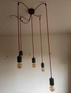 Sfeervolle hanglamp met rode kabels, Huis en Inrichting, Lampen | Hanglampen, Ophalen of Verzenden, Gebruikt, Metaal, Minder dan 50 cm