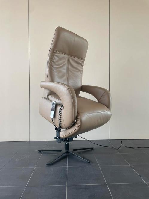 Prachtige beige leren sta op stoel / relax fauteuil, Huis en Inrichting, Fauteuils, 50 tot 75 cm, Minder dan 75 cm, Ophalen
