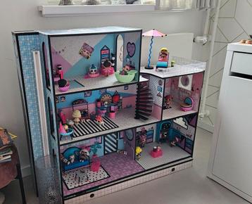 LOL huis incl auto  en poppetjes beschikbaar voor biedingen