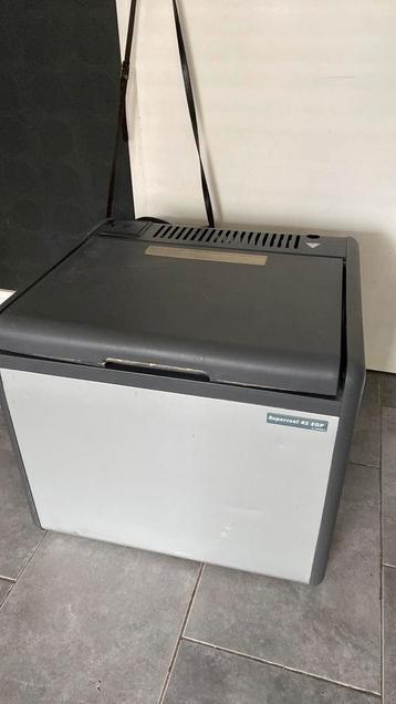 Mooie goed werkende koelbox beschikbaar voor biedingen