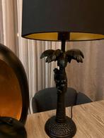 Donker huis decoratie., Ophalen, Zo goed als nieuw