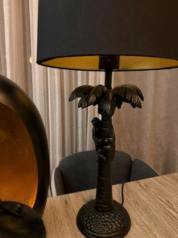 Donker huis decoratie. beschikbaar voor biedingen