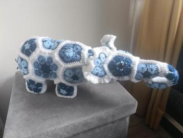 Gehaakte knuffel olifant blauw en wit