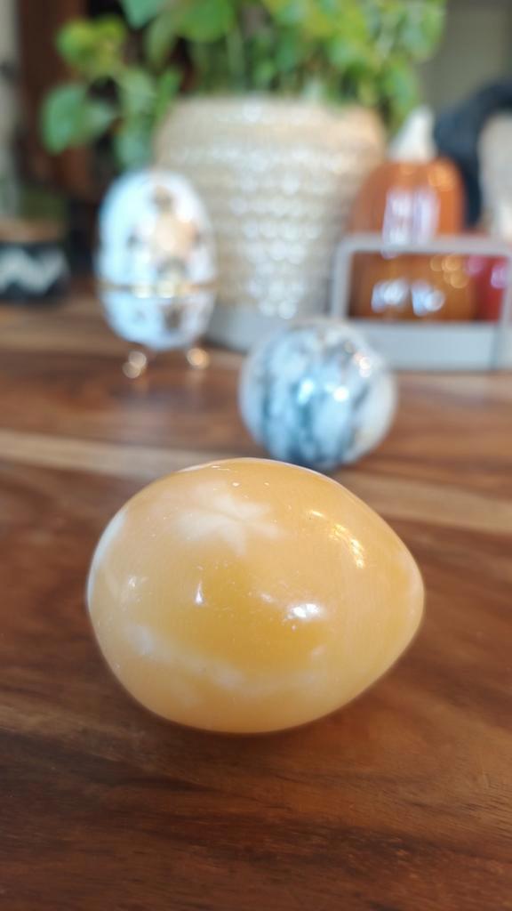 Gele calciet in de vorm van een ei, Sieraden, Tassen en Uiterlijk, Edelstenen, Zo goed als nieuw, Ophalen of Verzenden