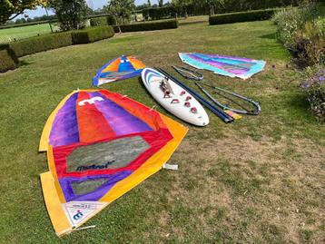 Hele mooie degelijke vintage gezins windsurfset beschikbaar voor biedingen