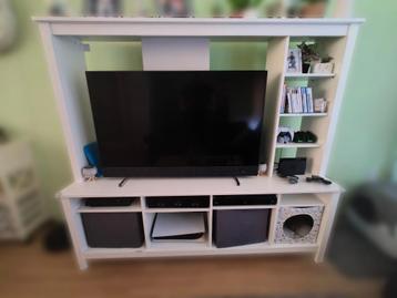 Gratis IKEA Tomnäs tv-meubel, wit. beschikbaar voor biedingen