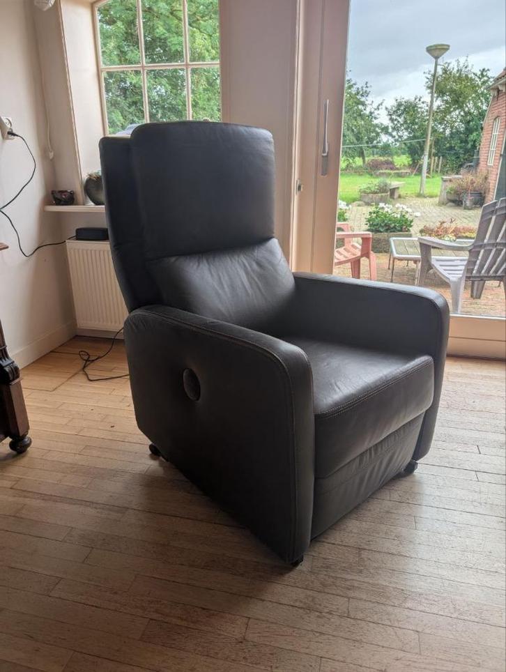 Leren Sta-op Stoel | Elektrisch | Hulp bij Opstaan, Huis en Inrichting, Fauteuils, Zo goed als nieuw, Leer, 50 tot 75 cm, 75 tot 100 cm