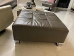 Mooie taupe kleurige Hocker, Huis en Inrichting, Banken | Voetenbanken en Poefen, Ophalen of Verzenden, Zo goed als nieuw, Rechthoekig