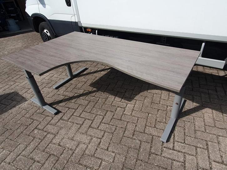 Gispen TM hoekbureau
nieuw blad naar keuze 200x120, Huis en Inrichting, Bureaus, Zo goed als nieuw, Ophalen of Verzenden