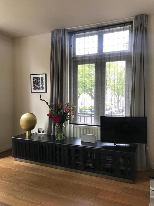 Zwart laag dressoir te koop, Huis en Inrichting, Kasten | Dressoirs, Zo goed als nieuw, 200 cm of meer, 25 tot 50 cm, Ophalen