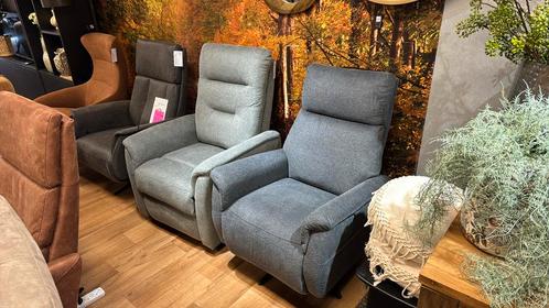 Senioren sta-op fauteuil elektrisch. Eenvoudige bediening, Huis en Inrichting, Fauteuils, Nieuw, Ophalen
