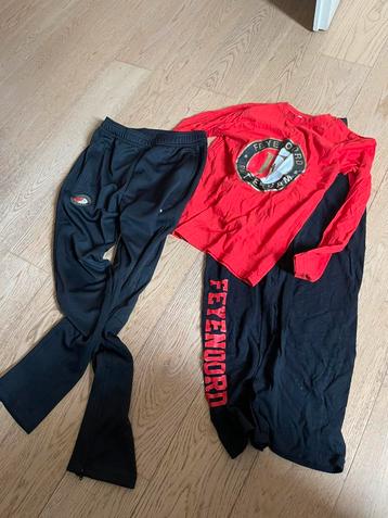 Pyama en trainingsbroek Feyenoord beschikbaar voor biedingen