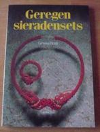 Boek - Geregen sieradensets door Gineke Root, Boeken, Hobby en Vrije tijd, Ophalen of Verzenden, Zo goed als nieuw, Sieraden maken