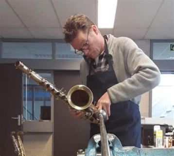 Saxofoon Onderhoud beschikbaar voor biedingen