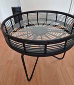 Zwarte rotan bijzettafel, Huis en Inrichting, Tafels | Bijzettafels, Minder dan 55 cm, Rond, Zo goed als nieuw, Ophalen