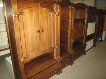 Groot eiken brutalist wandmeubel beschikbaar voor biedingen