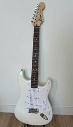 Squier Stratocaster by Fender elektrische gitaar, Muziek en Instrumenten, Snaarinstrumenten | Gitaren | Elektrisch, Zo goed als nieuw