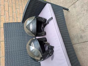 2 x motorhelm beschikbaar voor biedingen