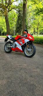 Aprilia RS50 Fluo Red ZGAN 6800km schakelbrommer, Overige merken, 6 versnellingen, Zo goed als nieuw, 49 cc