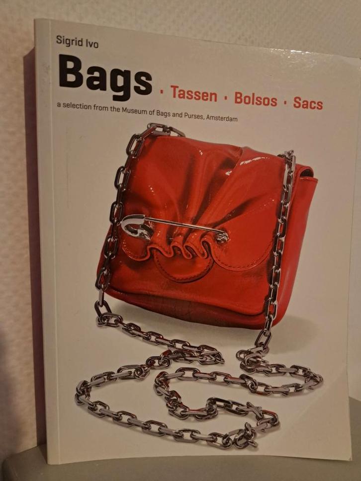 BAGS / Tassen (2015) - Amsterdam Museum of Bags & Purses, Boeken, Kunst en Cultuur | Fotografie en Design, Zo goed als nieuw, Fotografen