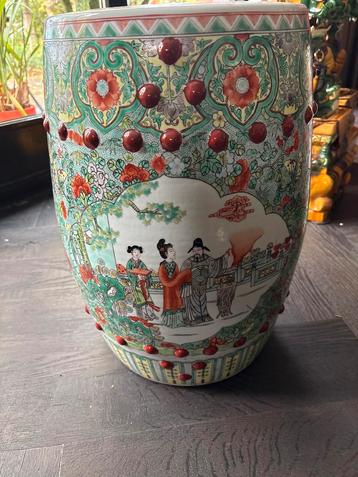 Antieke Chinese Tuinstoel - Handbeschilderd beschikbaar voor biedingen