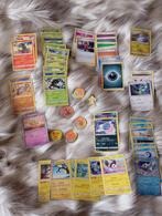 44 Pokemon kaarten en 5 muntjes, Ophalen, Zo goed als nieuw, Meerdere kaarten