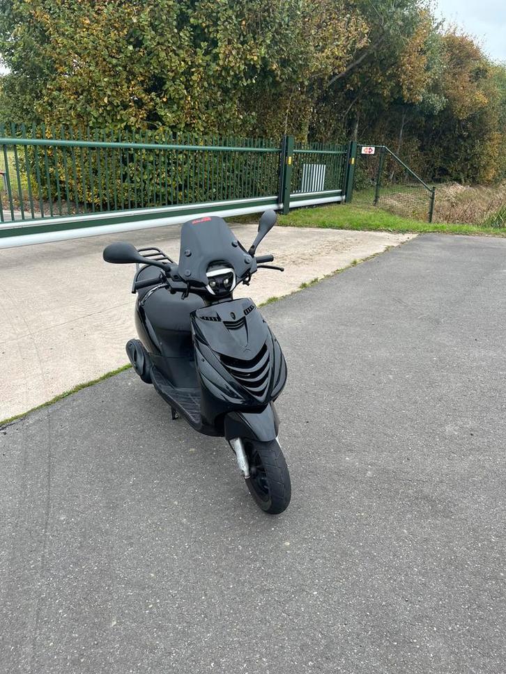 Zip 80cc 4t, Fietsen en Brommers, Scooters | Piaggio, Zo goed als nieuw, Zip, Benzine, Ophalen of Verzenden